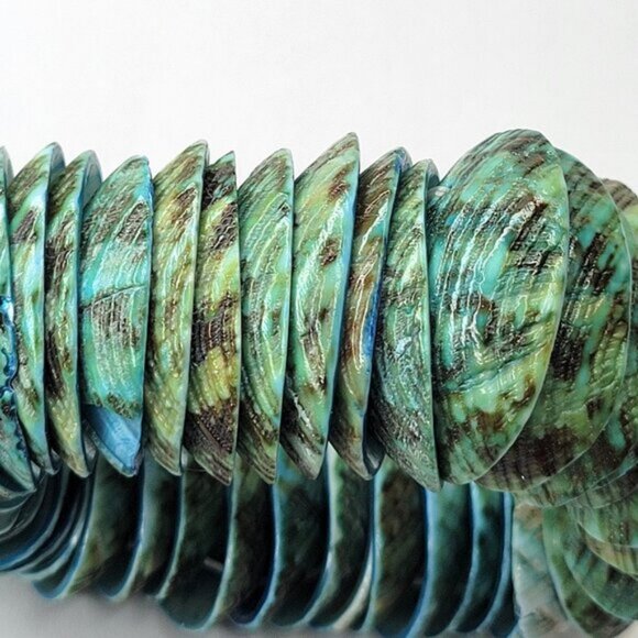 Chunky Green Sea Shell Stretch Bracelet - Picture 4 of 8